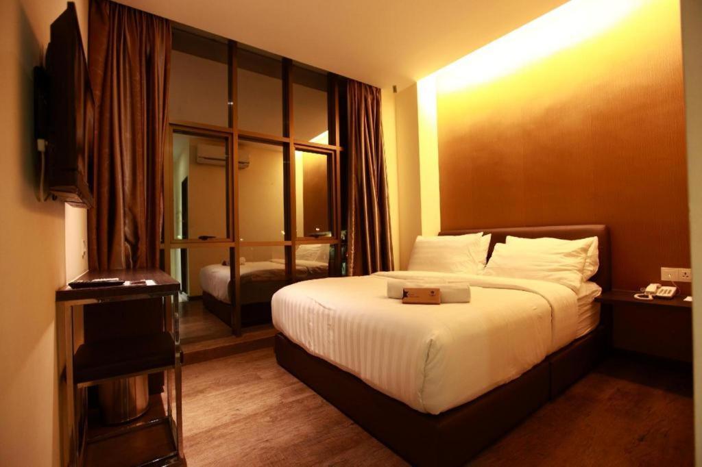 Starz Hotel Kluang Extérieur photo