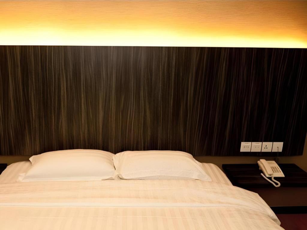 Starz Hotel Kluang Extérieur photo