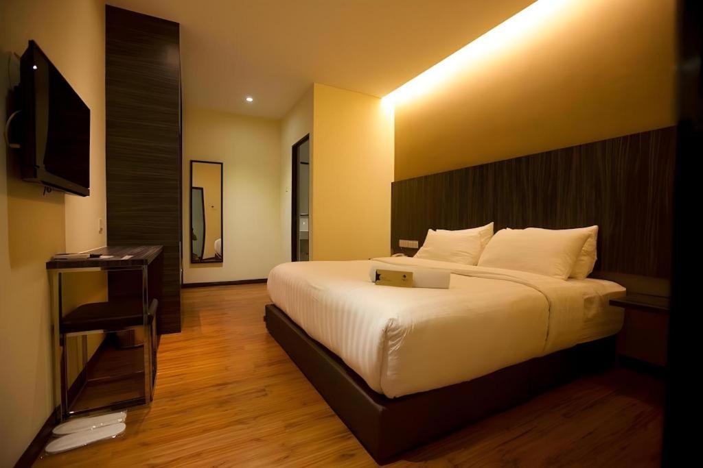 Starz Hotel Kluang Extérieur photo