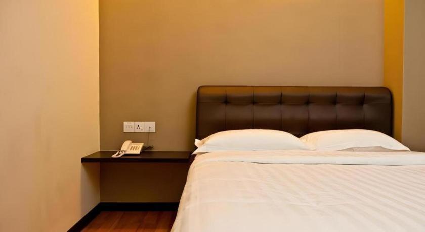 Starz Hotel Kluang Extérieur photo