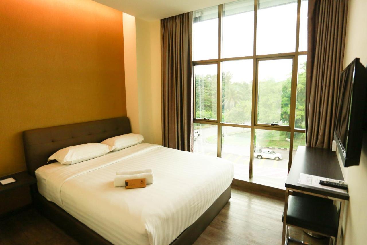 Starz Hotel Kluang Extérieur photo